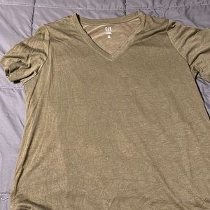 Gap v neck tee